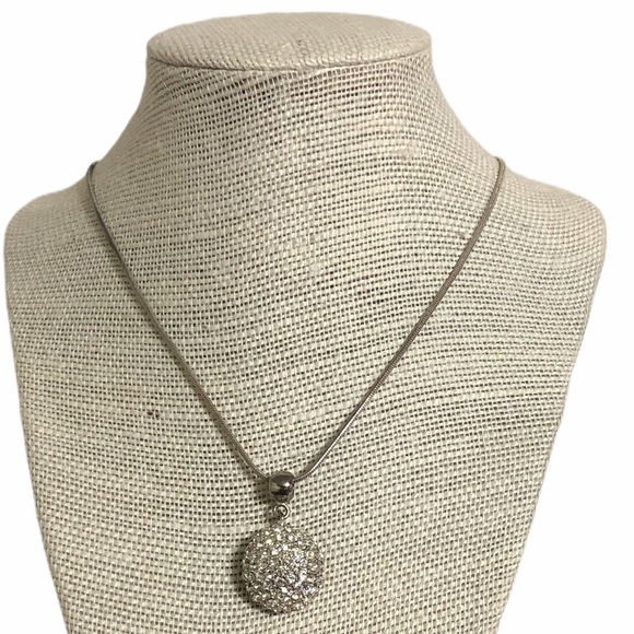 Jewelry - EUC Rhinestone Circle Necklace